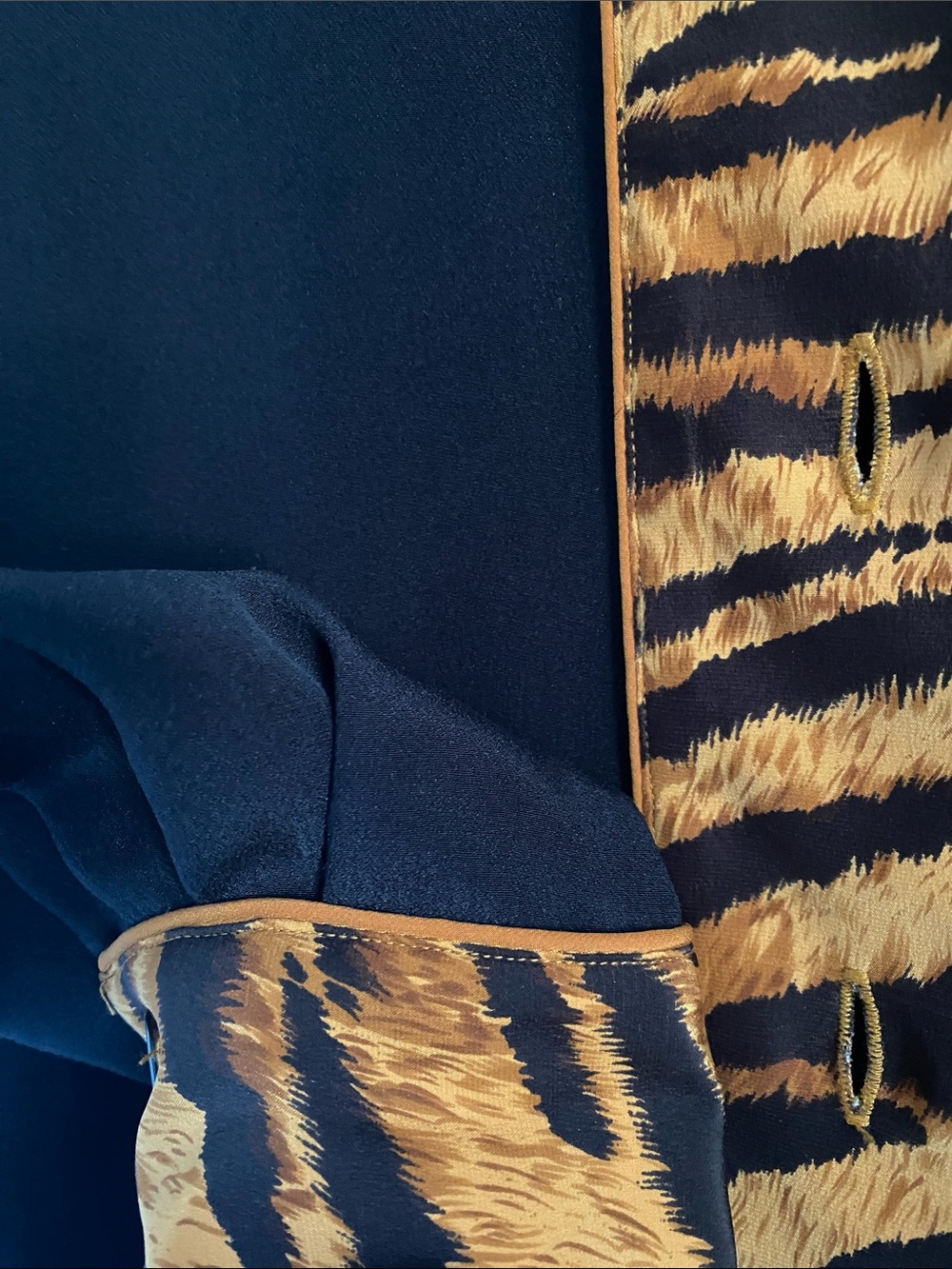 ‘80s Silk Crêpe Tiger Trim Tunic Mini Dress - Picture 14 of 16
